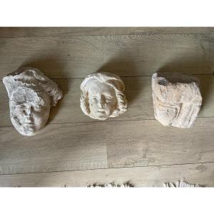Trois têtes sculptées en pierre calcaire
