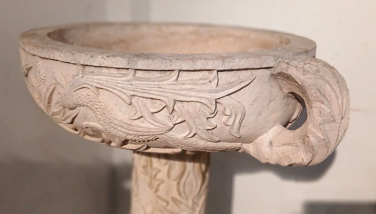  Holy Water Font Carved With Phytomorphic Motifs And Facing Dragons - Sicily - 14th Century-photo-1