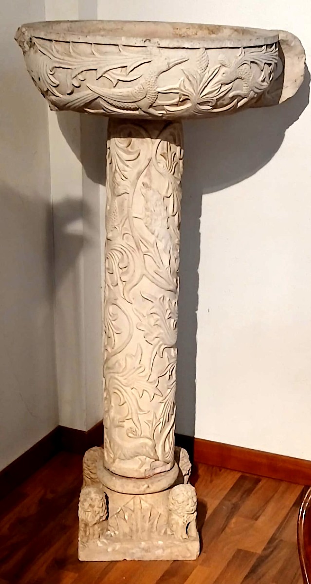  Holy Water Font Carved With Phytomorphic Motifs And Facing Dragons - Sicily - 14th Century