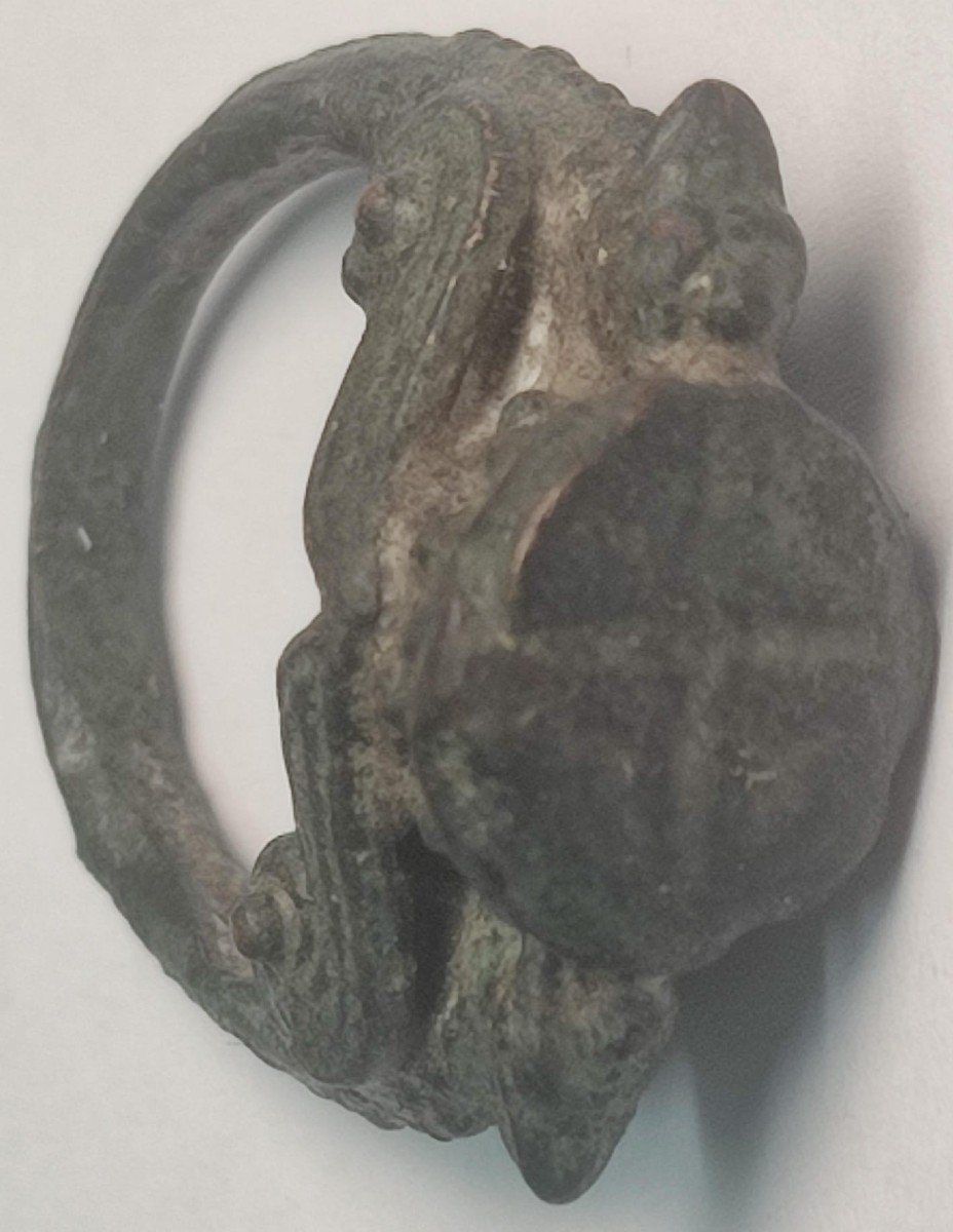 Bronze Templar Ring With Two Winged Dragons Defending The Cross.-photo-2