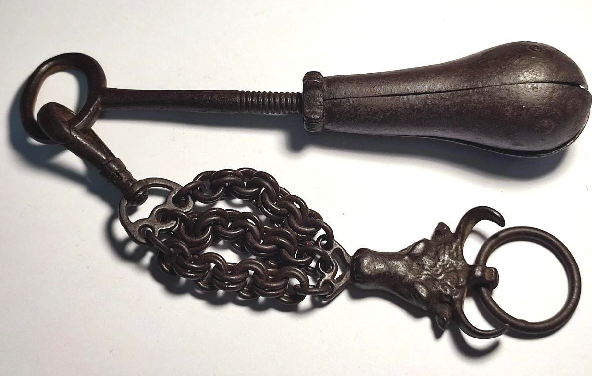  Objet De Torture 'La poire de l’angoisse'  XV-XVI  Siècle-photo-2