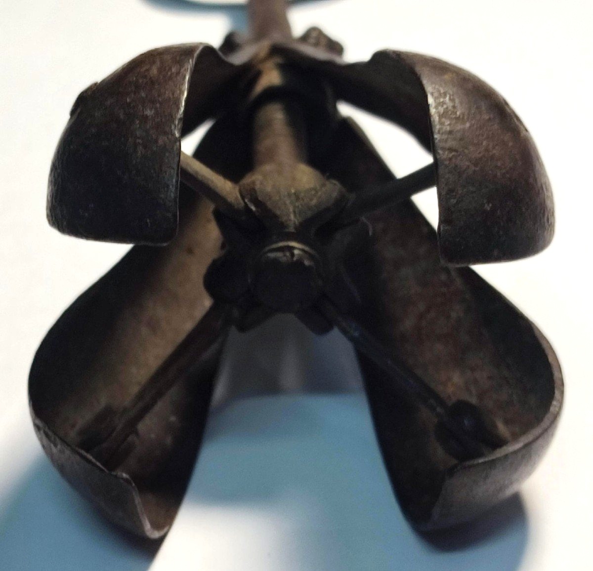  Objet De Torture 'La poire de l’angoisse'  XV-XVI  Siècle-photo-3