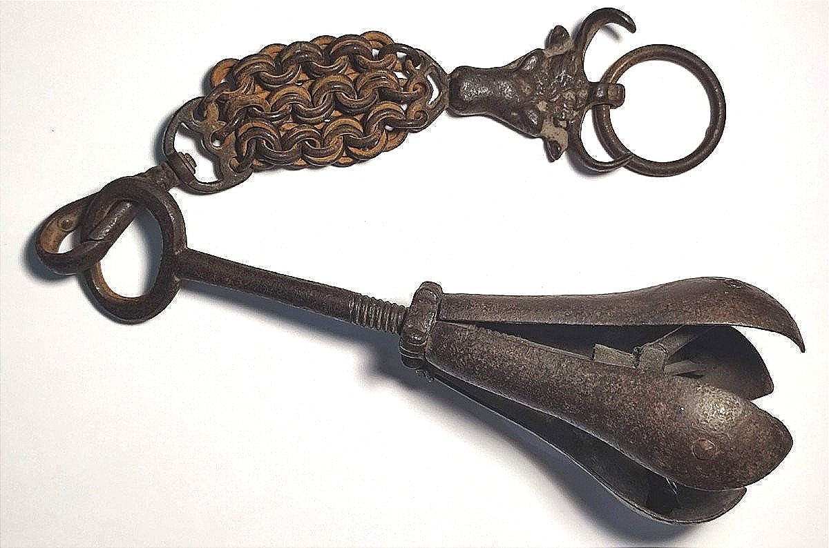  Objet De Torture 'La poire de l’angoisse'  XVI-XVII  Siècle
