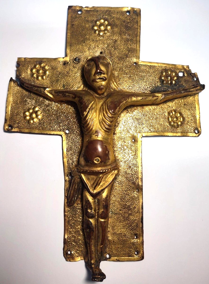 Incroyable crucifix longobard en relief et doré.  -photo-2