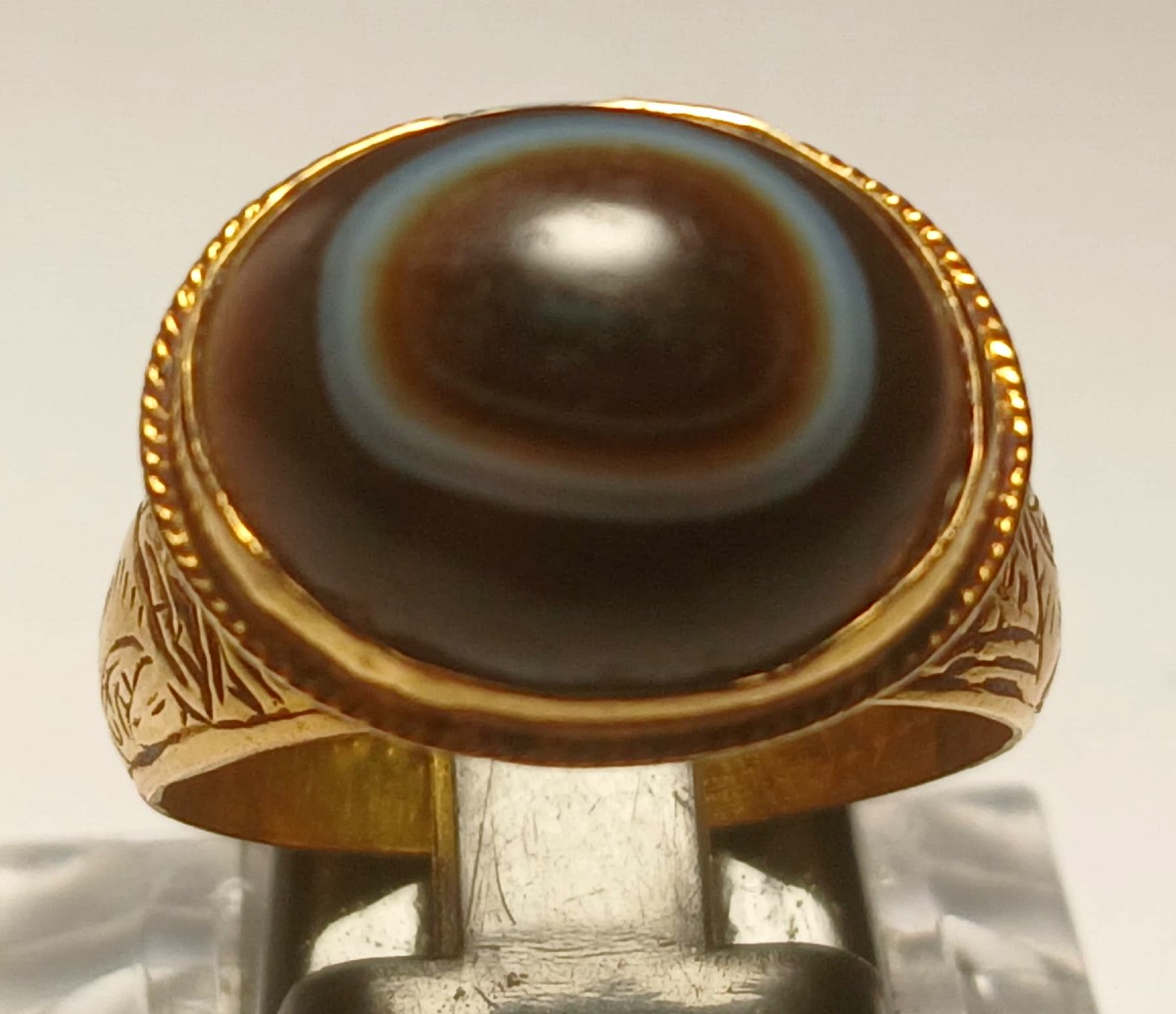 « Le Troisième Œil » : bague ésotérique arabo-normande en or et agate de l'époque frédérique.  -photo-6