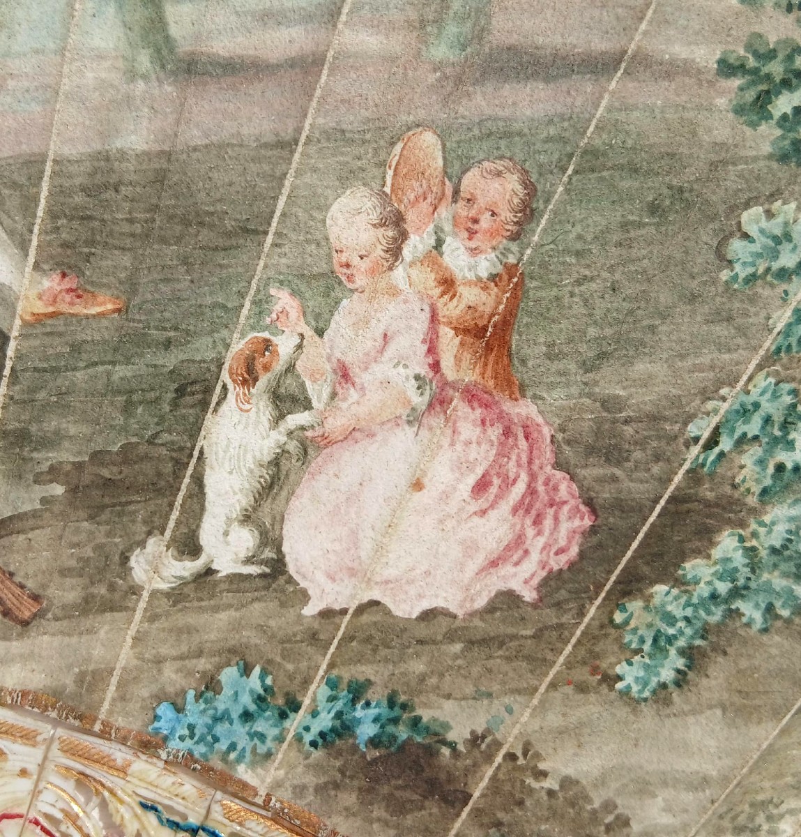  Éventail Louis XV peint sur peau de cygne dans le goût de Watteau. Baleines en ivoire sculpté.-photo-5