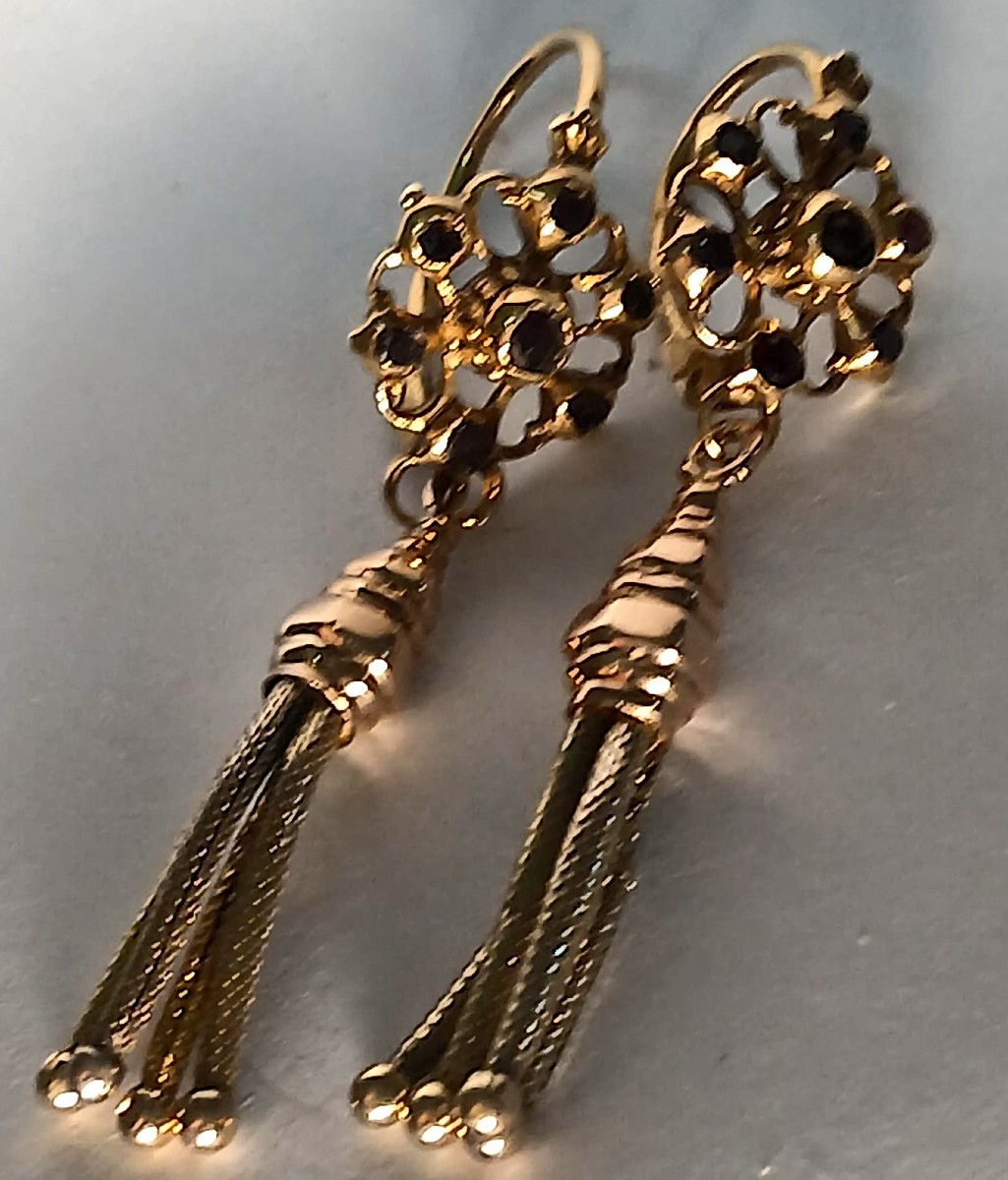 Gold Earrings With Garnets And A Hanging Knot. Piana Degli Albanesi (palermo), Louis XVI. 