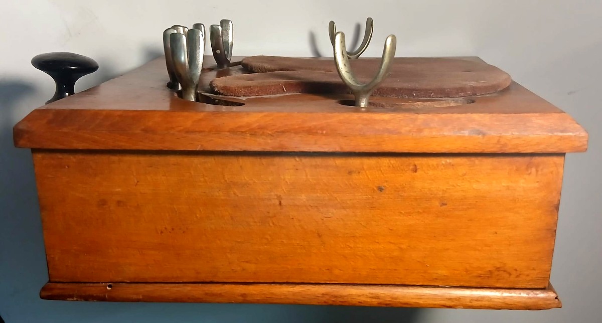 The 'finger Spreader' Patent For Dattilopero Pianists Awarded At The Milan Exhibition In 1906. -photo-2