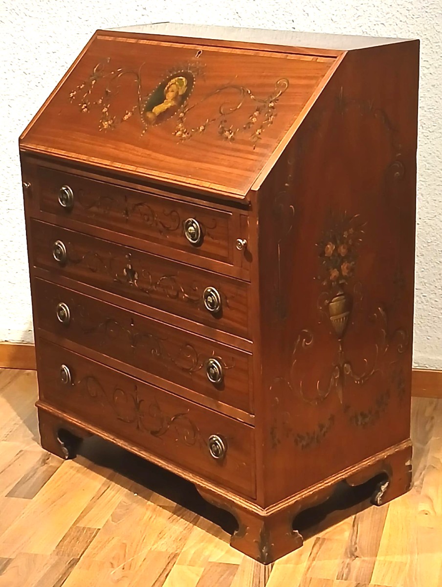 Sheraton Desk In Finely Painted Solid Mahogany, Dating From The 19th Century. England, 19th C.
