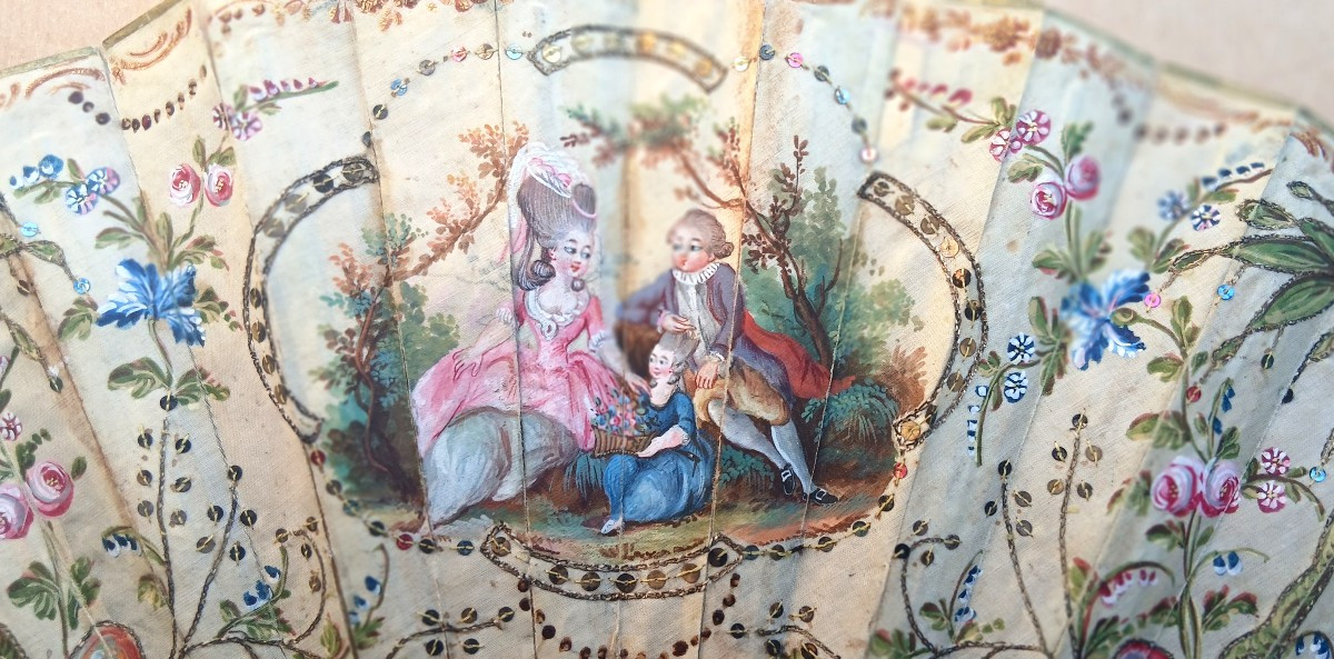 Louis XVI fan in painted satin, with gilt and carved ribs. -photo-2