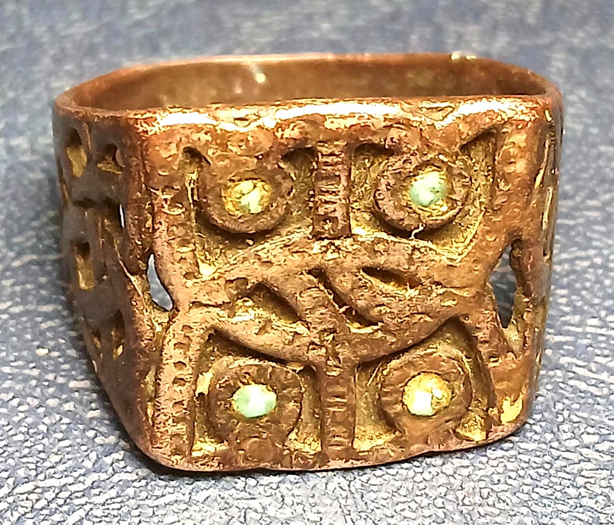 Viking Silver Signet Ring, Crafted With An Interlaced Motif, With Two Lion Heads .-photo-2