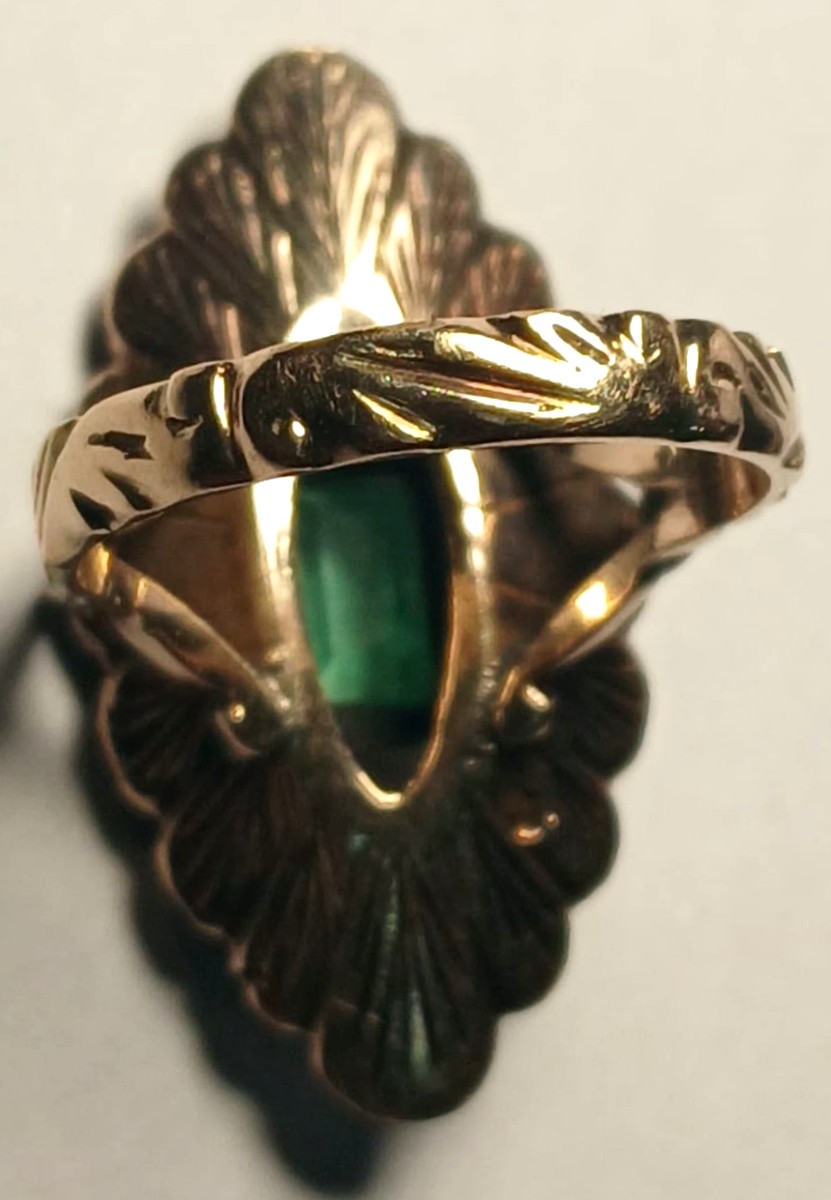 1920s Gold And Cupel Ring With Emerald Surrounded By Crowned Roses-photo-2