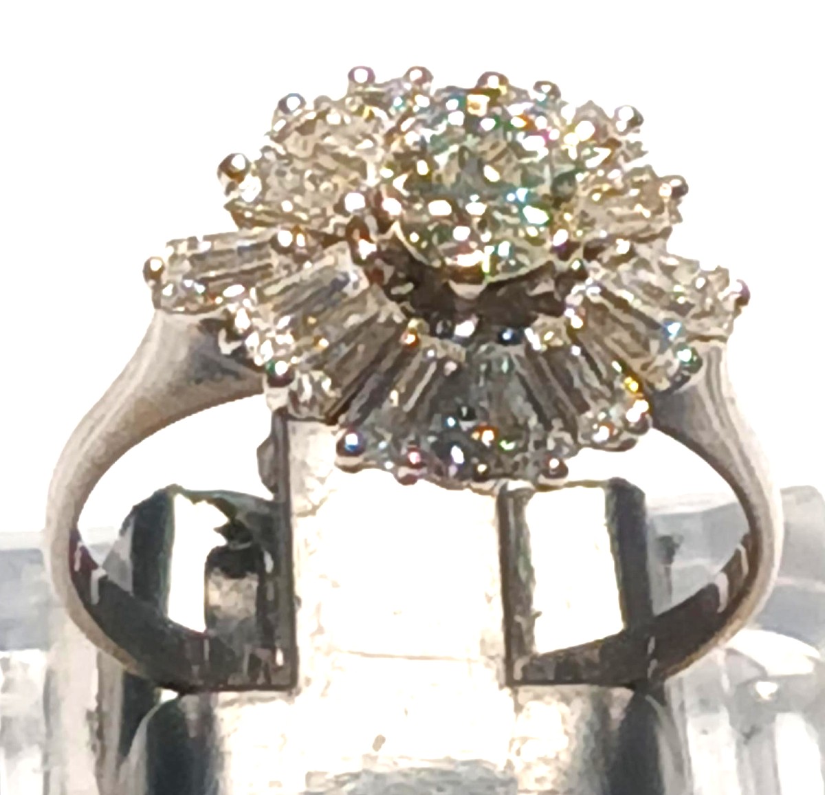 18 Kt Gold Ring With 14 Pure White Baguette Diamonds For 2.20 Kt. And A 0.32 Kt Diamond