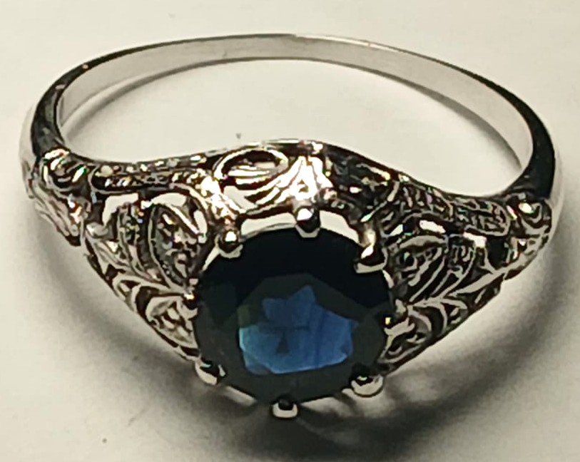  Bague Art nouveau ornée d'un saphir d'environ 1,05 carat. Monture en or blanc ajouré. 1910-20-photo-2