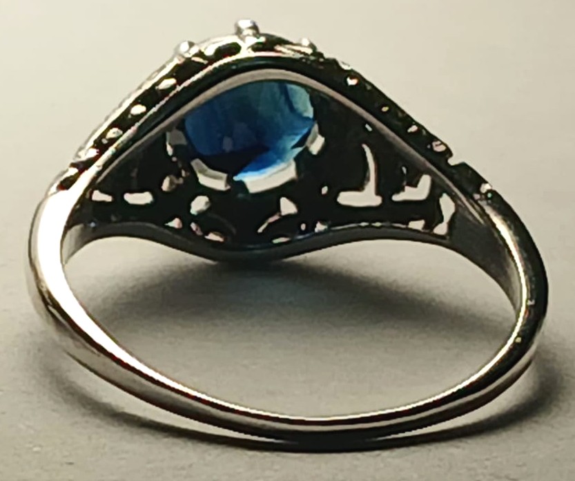  Bague Art nouveau ornée d'un saphir d'environ 1,05 carat. Monture en or blanc ajouré. 1910-20-photo-3