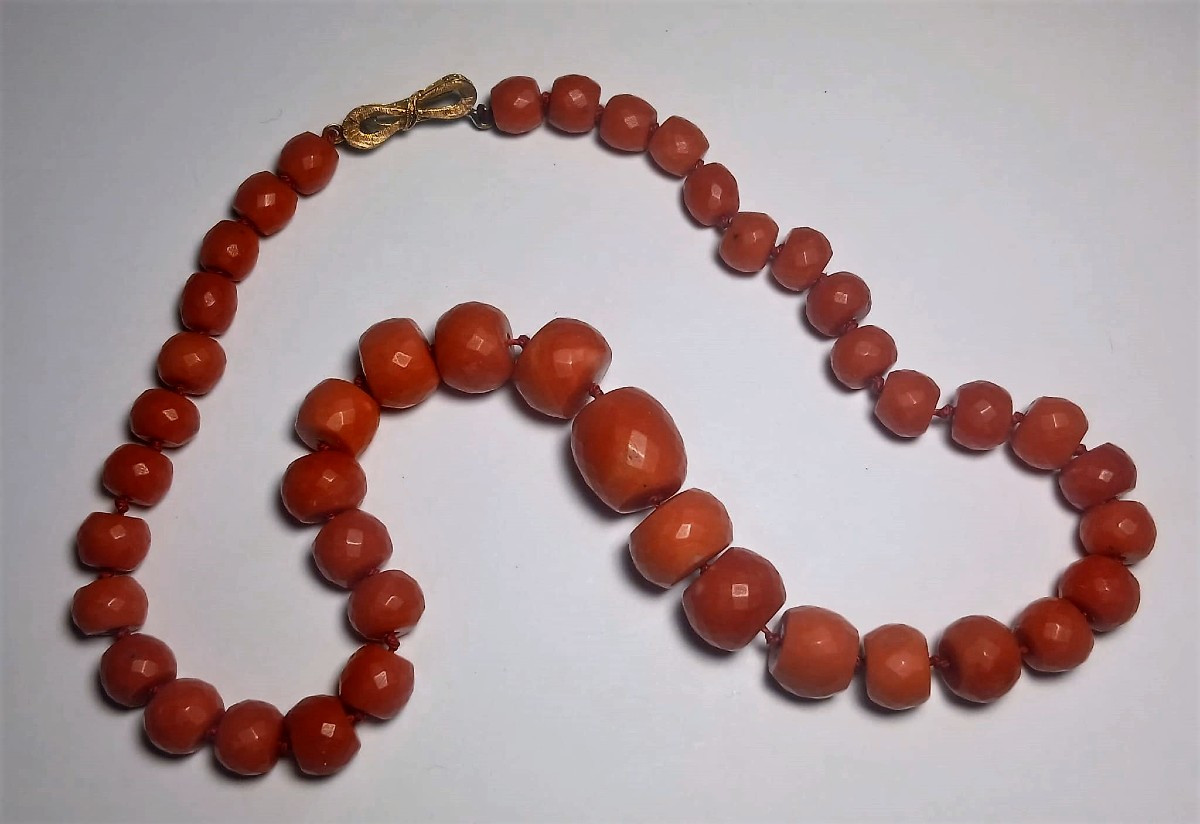 Collier ras-de-cou en corail Sciacca du début du 19e siècle avec un pendentif en or 18 carats.-photo-4