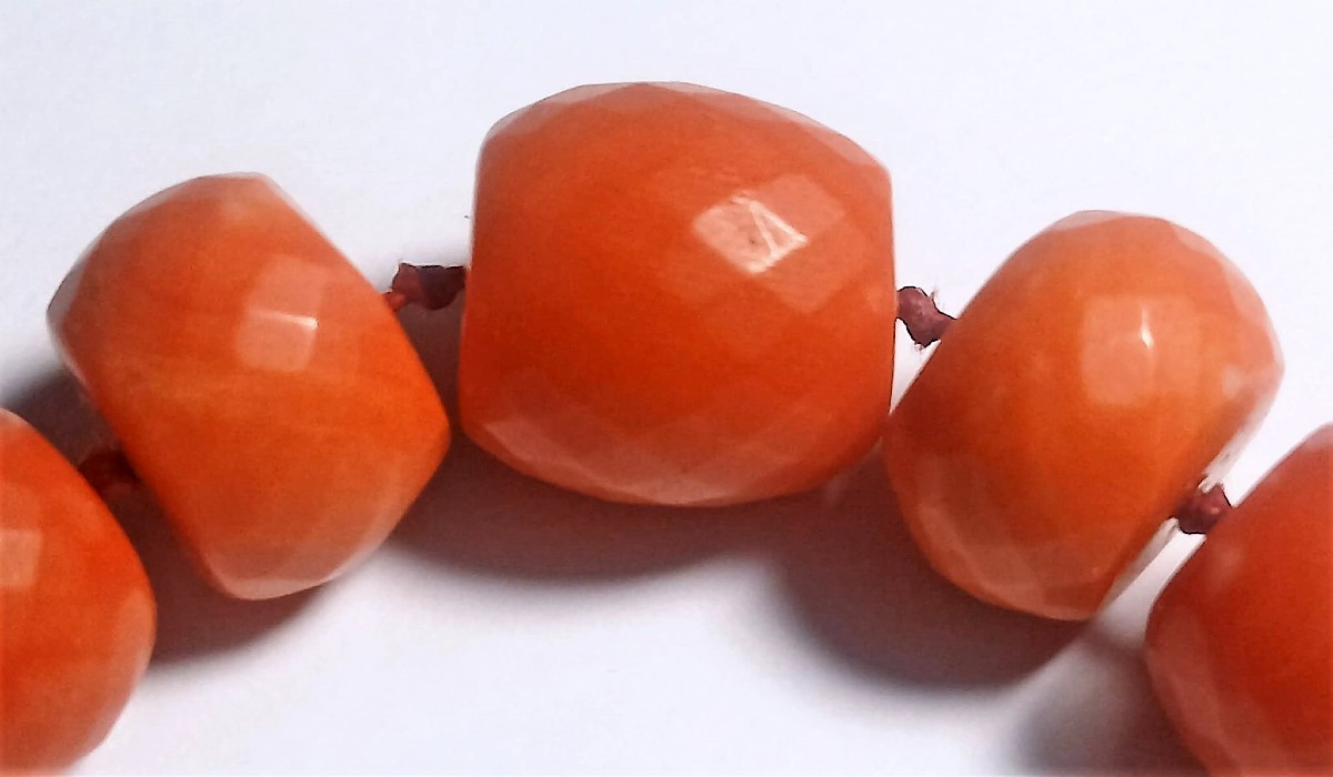 Collier ras-de-cou en corail Sciacca du début du 19e siècle avec un pendentif en or 18 carats.-photo-3