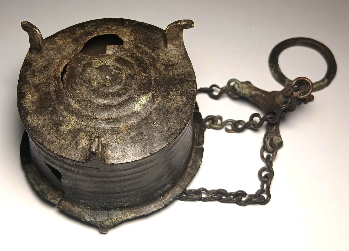 Lombard Bucket Lamp, Both Hanging And Freestanding. Rare Medieval Lamp With Original Chains.  -photo-2