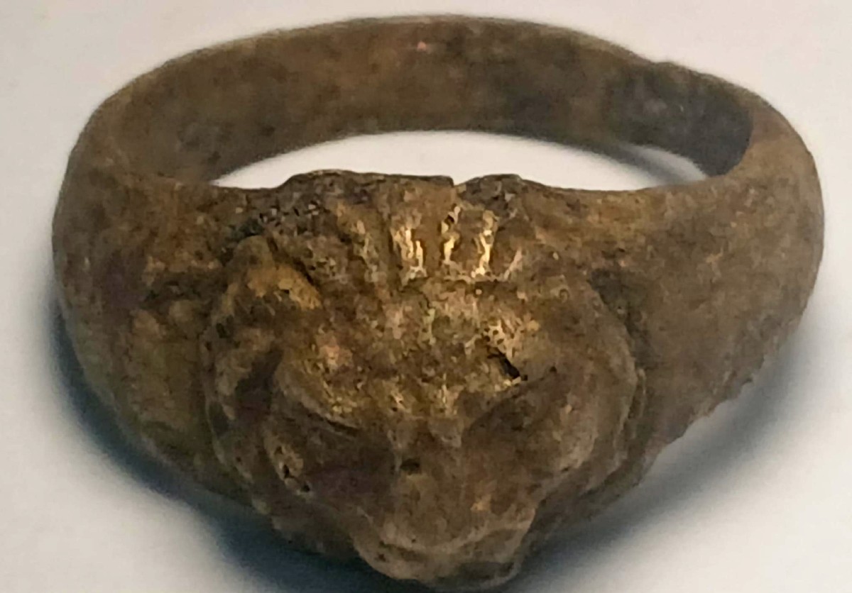 Norman Ring In Gold Leaf With The Depiction Of A Lion's Head. 11th-12th Century.-photo-2