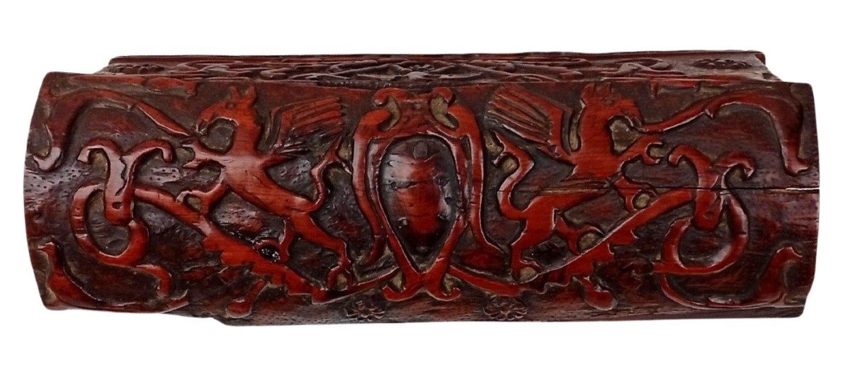 Coffret Médicis orné de l'emblème du bouclier à six sphères. Italie, XIIIe-XIVe siècle.-photo-3