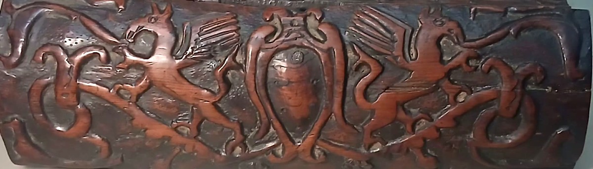 Coffret Médicis orné de l'emblème du bouclier à six sphères. Italie, XIIIe-XIVe siècle.-photo-5