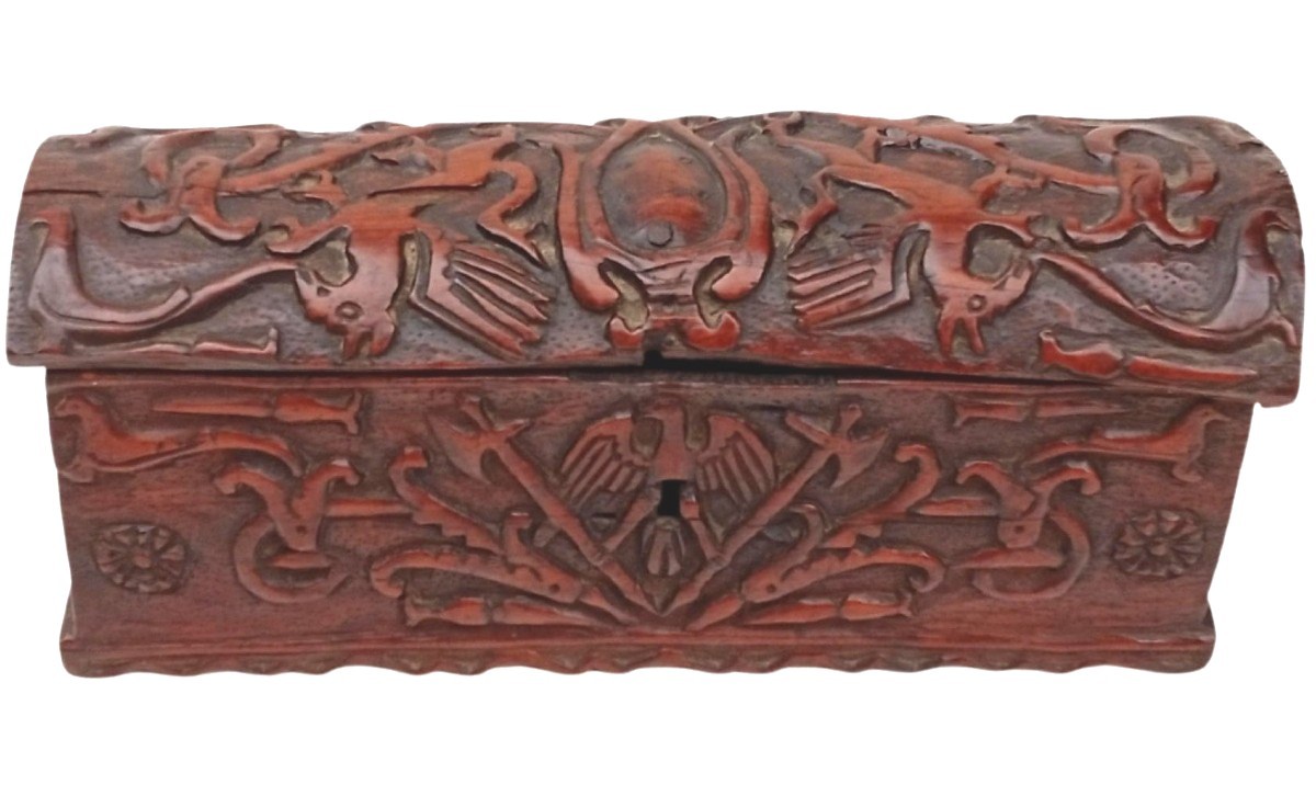 Coffret Médicis orné de l'emblème du bouclier à six sphères. Italie, XIIIe-XIVe siècle.