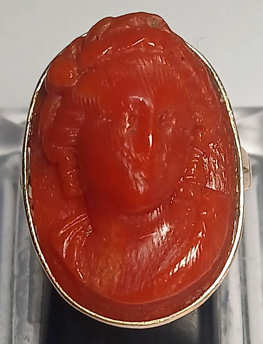  "woman's Face" Ring Adorned With A Trapani Coral Cameo And Set In Gold. -photo-4