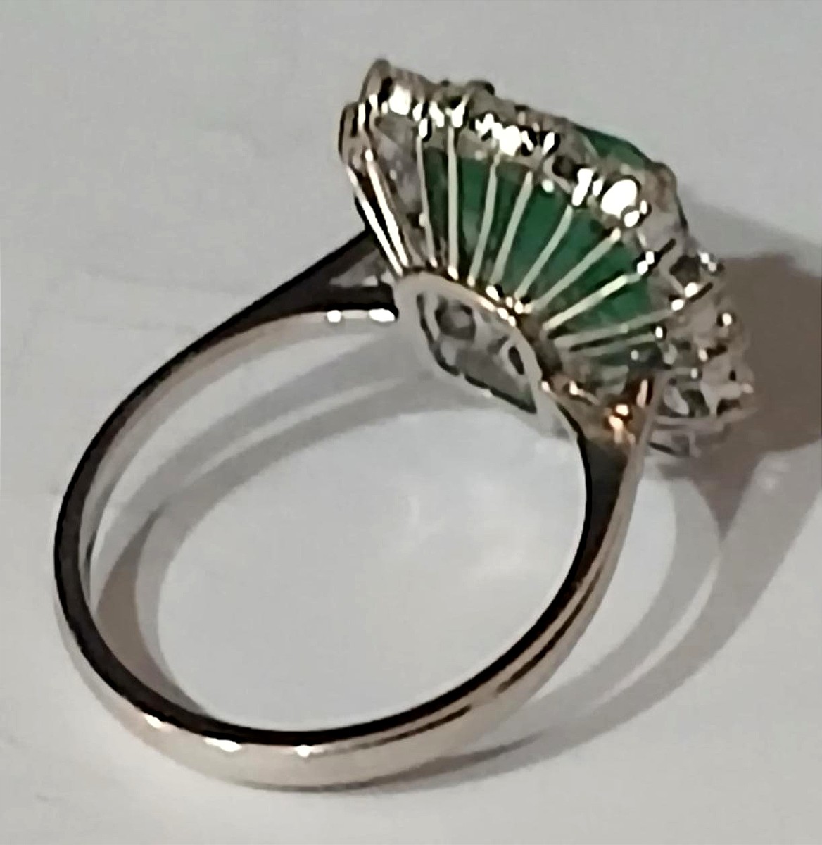 Ring With 4-carat Emerald And 2.10-carat Diamonds In A White Gold Setting, 1960/70-photo-1