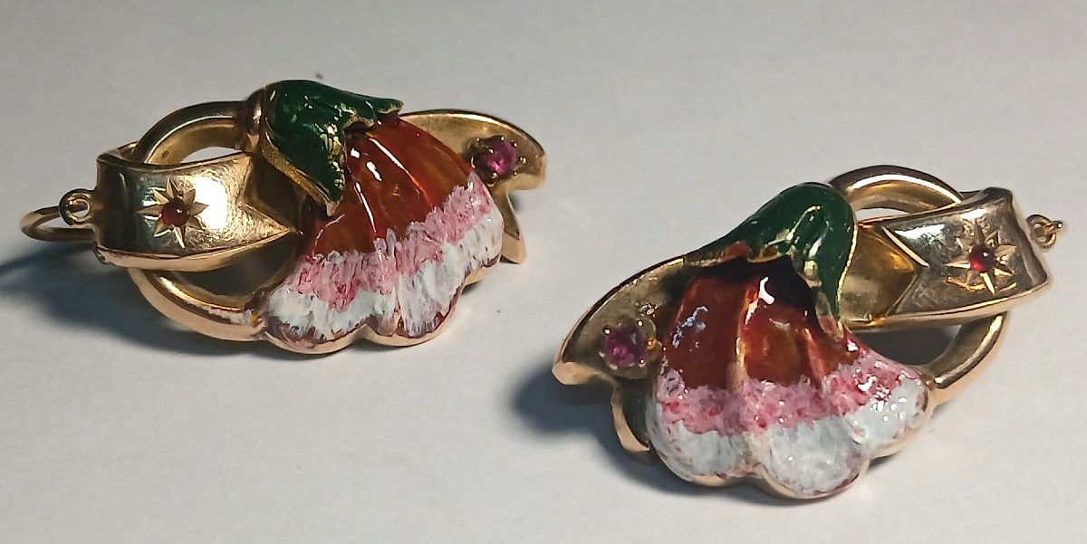  Boucles d'oreilles Art nouveau en or, ornées de fleurs émaillées et de petits rubis. Sicile.-photo-2