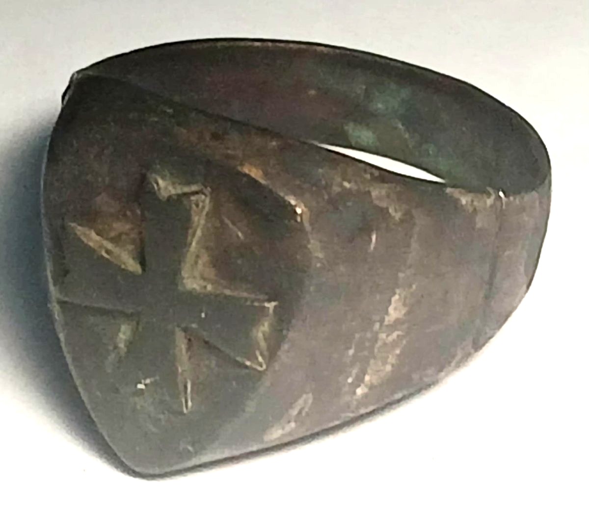 Bague templière en argent ornée d'un écu et d'une croix pattée. Pièce originale, datant du XII -photo-4