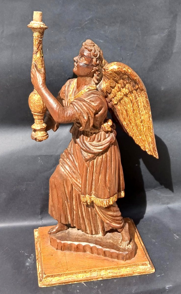 Ange en bois sculpté et doré. Venise, XVIIe siècle (52 cm). -photo-2