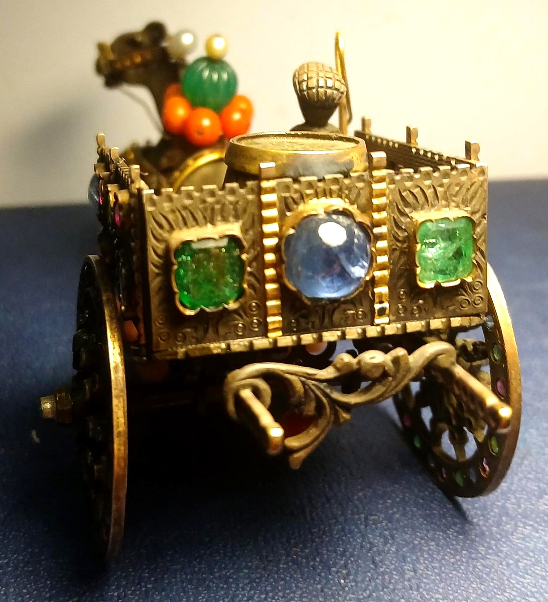  Chariot sicilien en argent et or, orné d'émeraudes, de rubis, de saphirs, de corail et de perl-photo-3