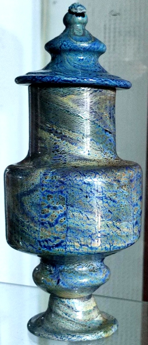 Venise, XVe siècle.  Pot d'apothicaire en verre calcédoine à double paroi.  -photo-2
