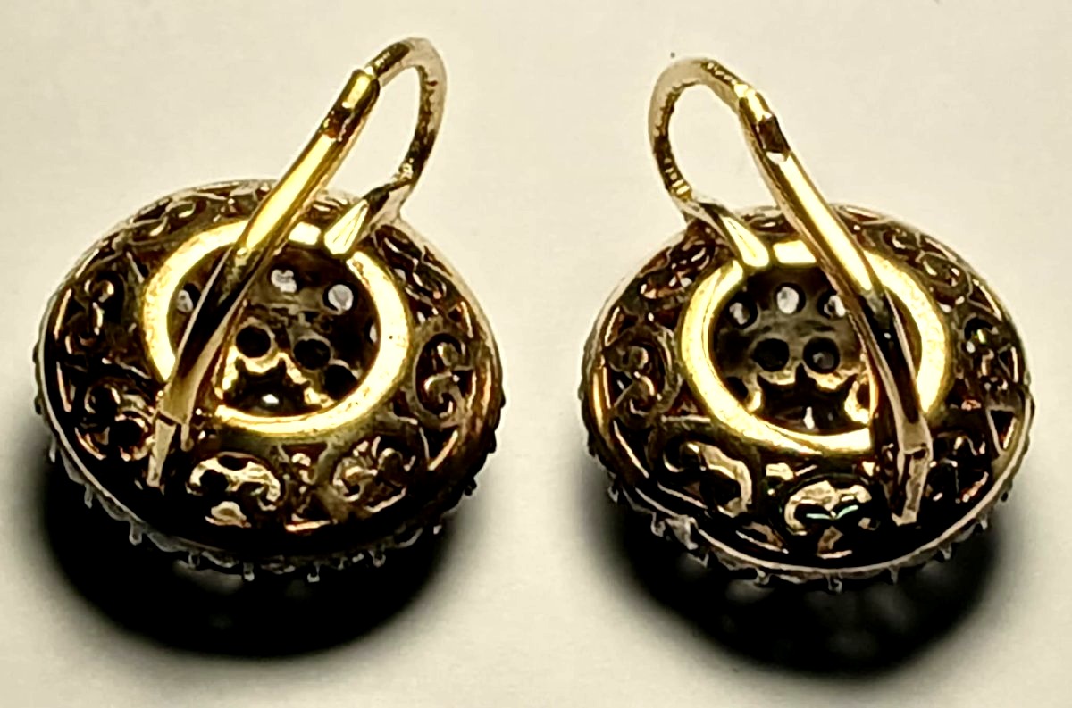  Boucles d'oreilles en or et coupelle ornées de roses brillantes et de tablettes de diamants. -photo-3