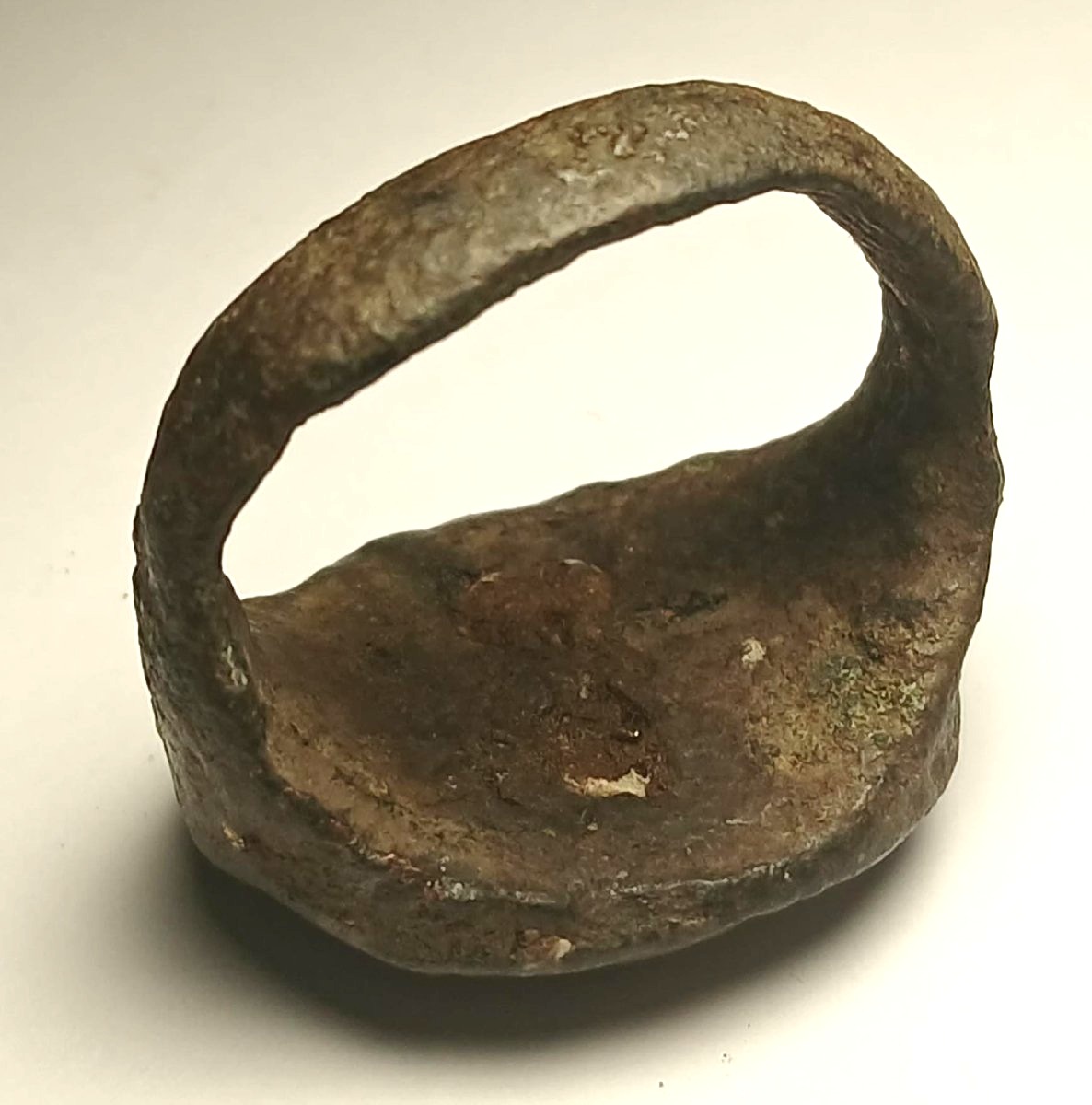  Bague templière ésotérique « Le Pentacle Magique » en bronze avec des traces d'or et d'émail. -photo-4