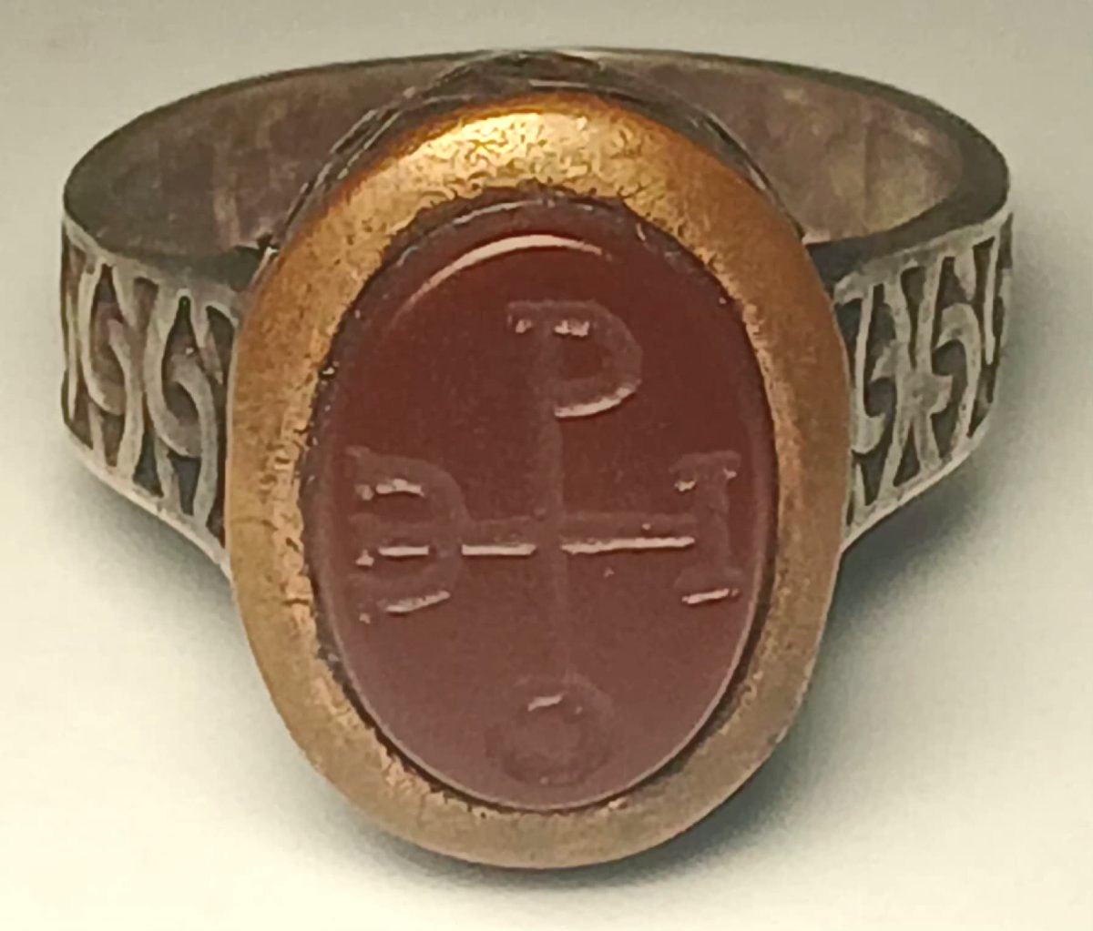 Templar Ring In Silver And Gold, With Distinctive Solomon's Knot And Engraved Carnelian Seal-photo-2