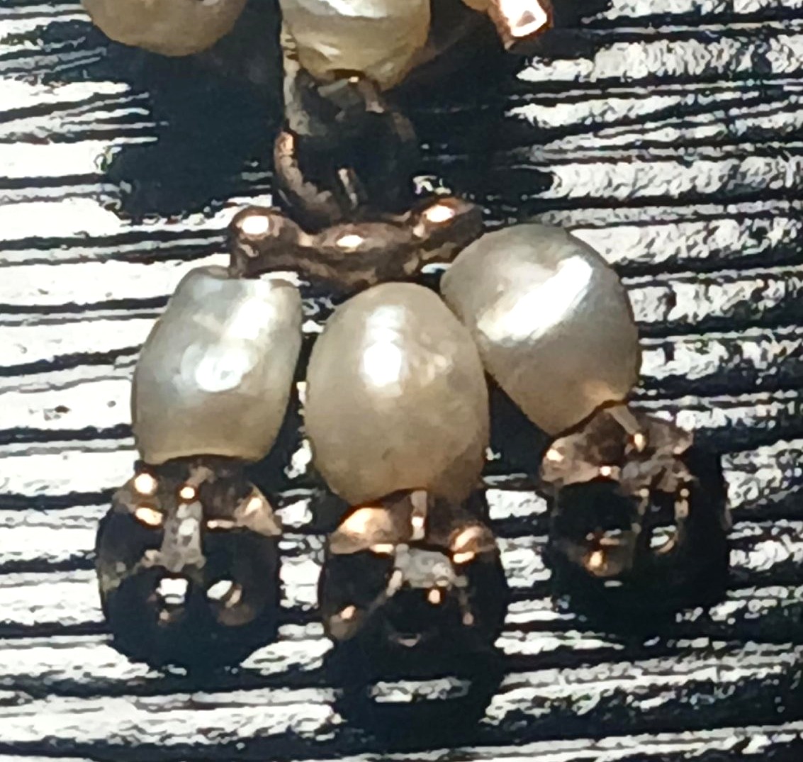  Heurtoir baroque en forme de croix, provenant du royaume des Deux-Siciles, en or, perles. Cm.8-photo-2