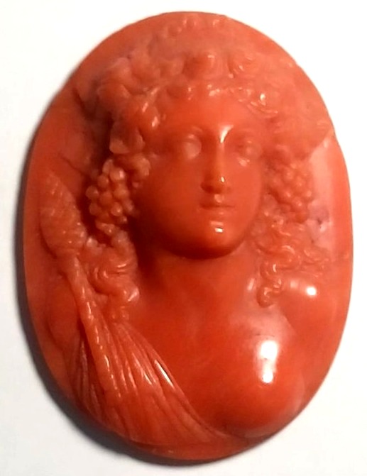 Camée en corail sculpté. Sculpture néoclassique de la fin du XVIII