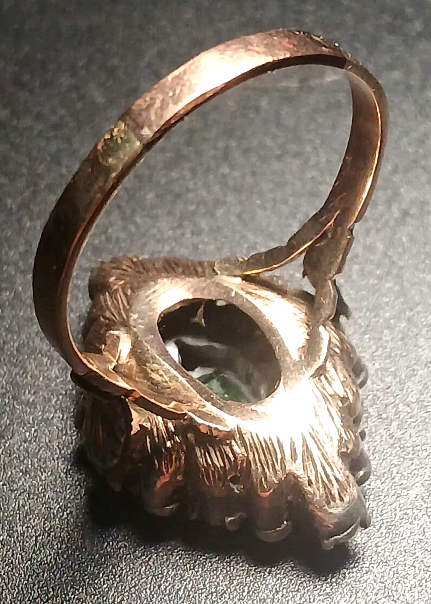 Bague en or 12 carats, émeraude, et roses de diamants. Sicile, années 1960-1970. -photo-1