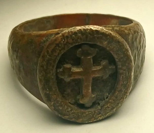 Templar Ring In Sculpted And Hammered Bronze With A Relief Angevin Cross (1262-82).-photo-2