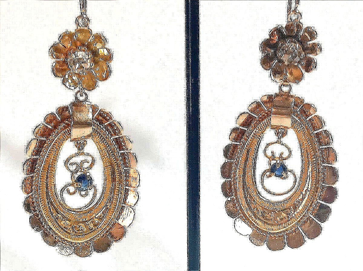 Orecchini Liberty scaramantici a campanello in oro con brillanti e zaffiri. Sicilia inizi 900