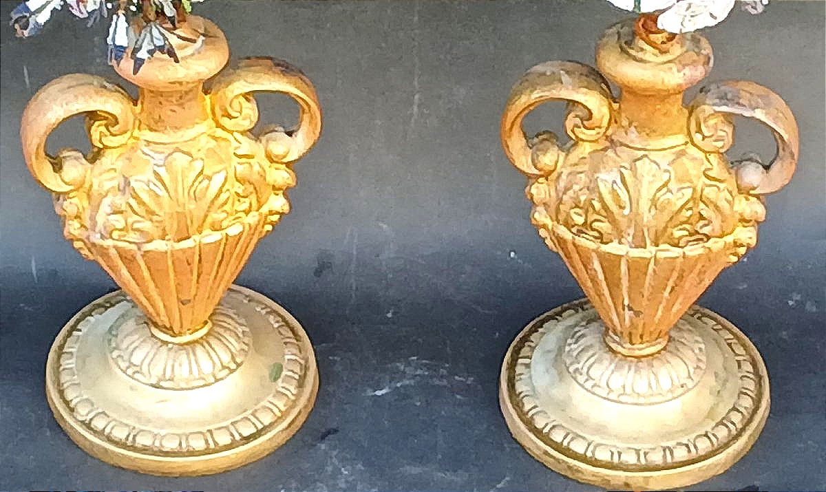  Paire de vases d'autel en bronze doré ornés de fleurs en micro-perles. Italie, début du XIXe s-photo-2