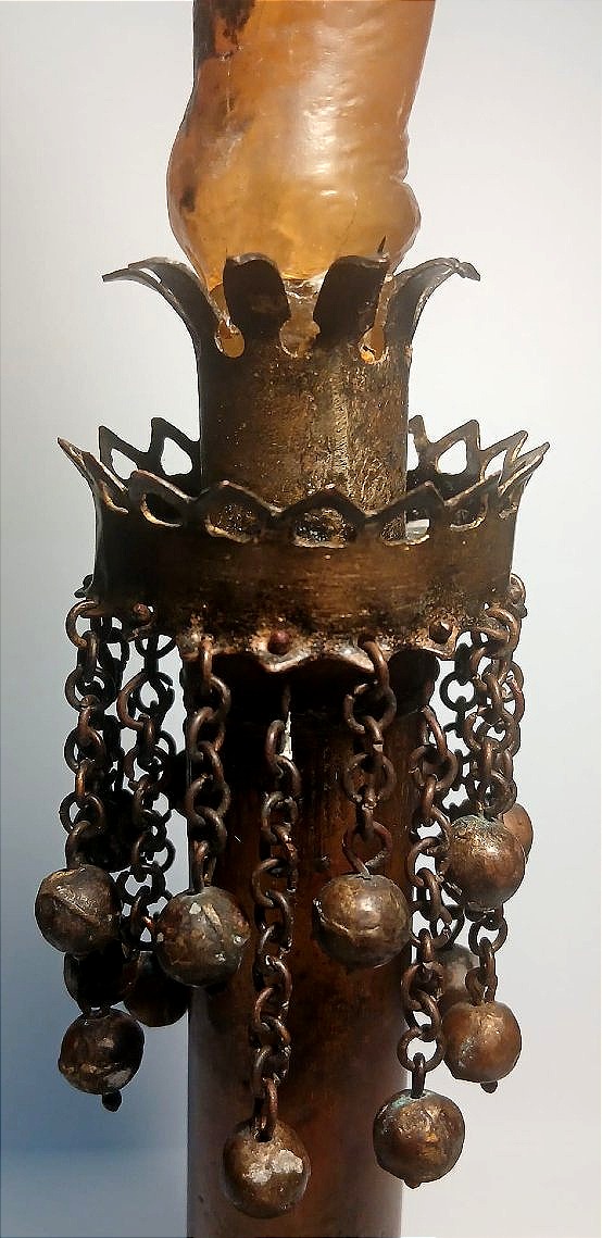 Un doigt sculpté dans de l'ambre des Balkans. Un précieux objet-reliquaire.-photo-2