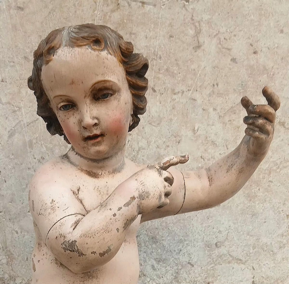 Enfant napolitain en bois sculpté et laqué, datant du XVIIe au début du XVIIIe siècle. cm.54-photo-3