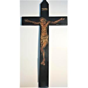 Croix en ébène peinte avec représentation du Christ Sicile ou Espagne, XVIIe siècle