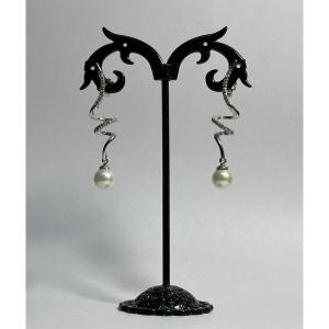 Boucles d'oreilles spirales en or blanc, perles et petits brillants (environ 0,50 ct) 