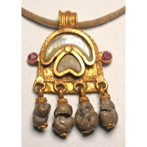Byzantine Gold Pendant With Four Small Bezoars.the Proposed Date Is Between The 8th And 11th C.