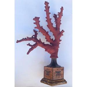 Grande branche de corail naturel blanc peint en rouge sur base décorée de papillons