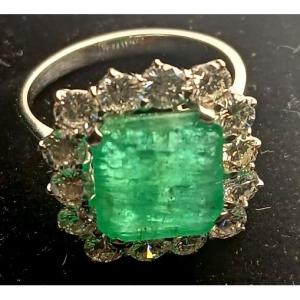 Ring With Natural Emerald Of 4 Carats And White Diamonds Of Approximately 2.00 Carats In 18 Kt