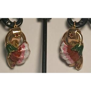 Boucles d'oreilles Art nouveau en or, ornées de fleurs émaillées et de petits rubis. Sicile.